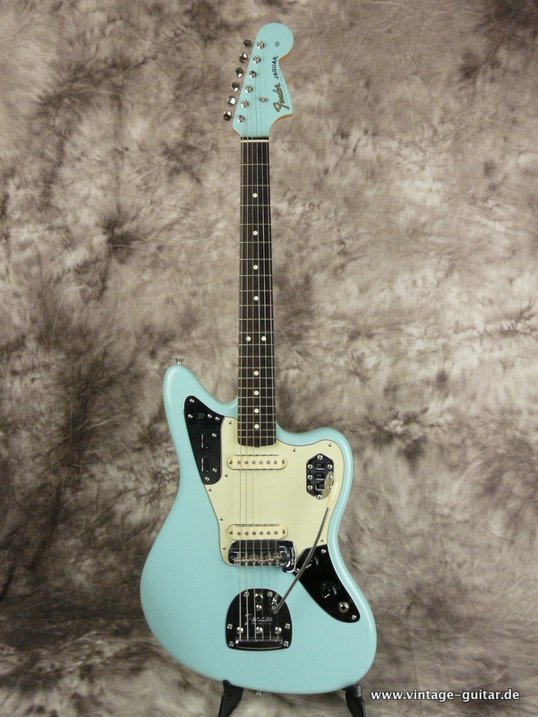 Fender-62-Jaguar-Thin-Skin-limited-edition-daphne-blue-001liue.JPG