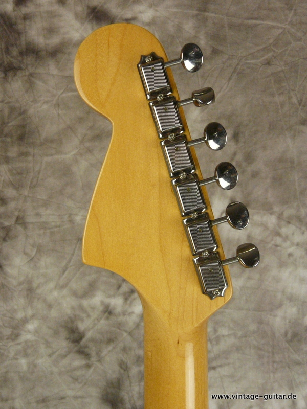 Fender-62-Jaguar-Thin-Skin-limited-edition-daphne-blue-005.JPG