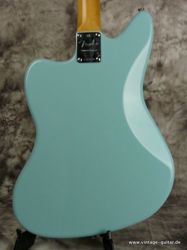 Fender-62-Jaguar-Thin-Skin-limited-edition-daphne-blue-006.JPG