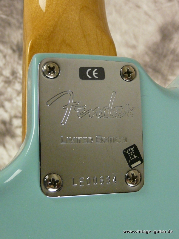 Fender-62-Jaguar-Thin-Skin-limited-edition-daphne-blue-009.JPG