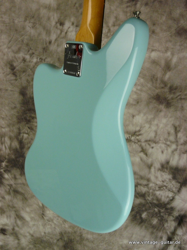Fender-62-Jaguar-Thin-Skin-limited-edition-daphne-blue-013.JPG