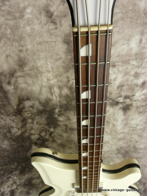 National-Bassguitar-Model-85-map-white-1964-009.JPG