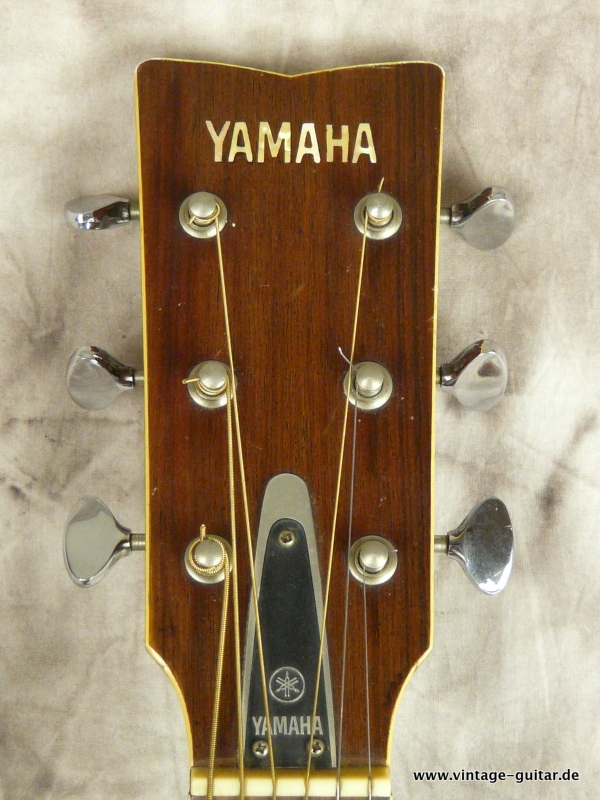 Yamaha-FG-300-Japan-red_label-003.JPG