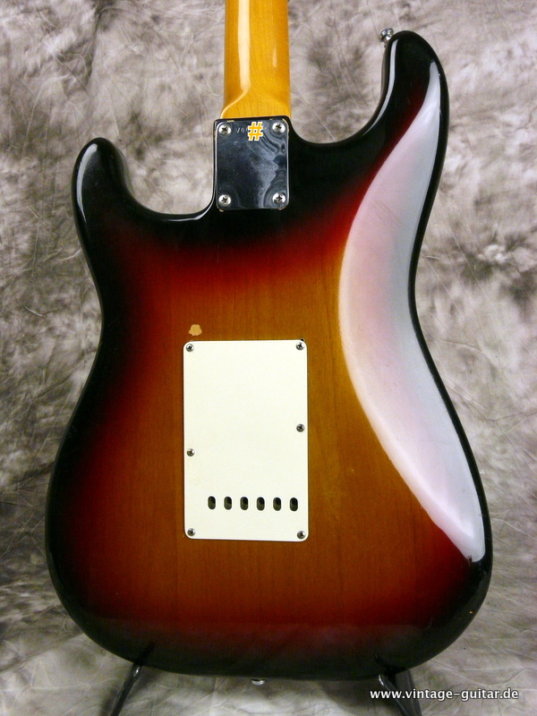 Fender-Stratocaster-1982-First-Reissue-Fullerton-007.JPG