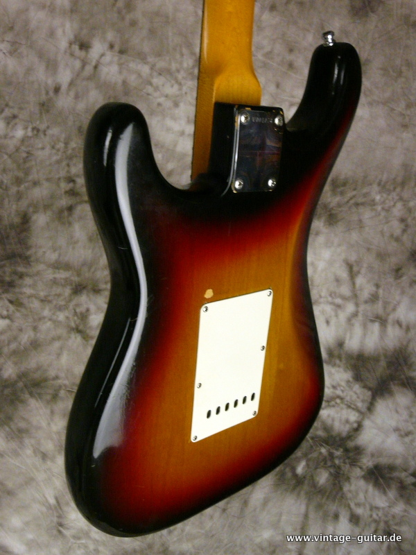 Fender-Stratocaster-1982-First-Reissue-Fullerton-010.JPG