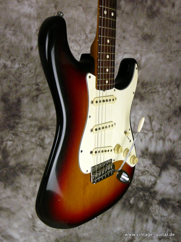 Fender-Stratocaster-1982-First-Reissue-Fullerton-012.JPG