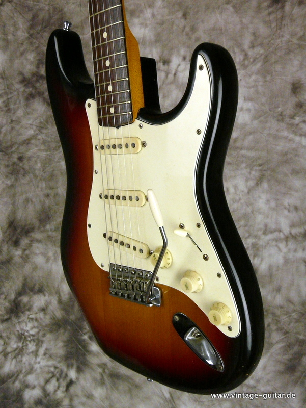 Fender-Stratocaster-1982-First-Reissue-Fullerton-013.JPG