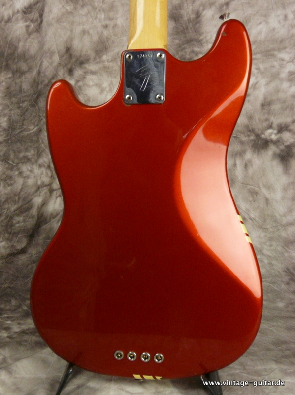 Fender-Mustang-Bass-Competition-1972-Candy-Apple-Red-004.JPG