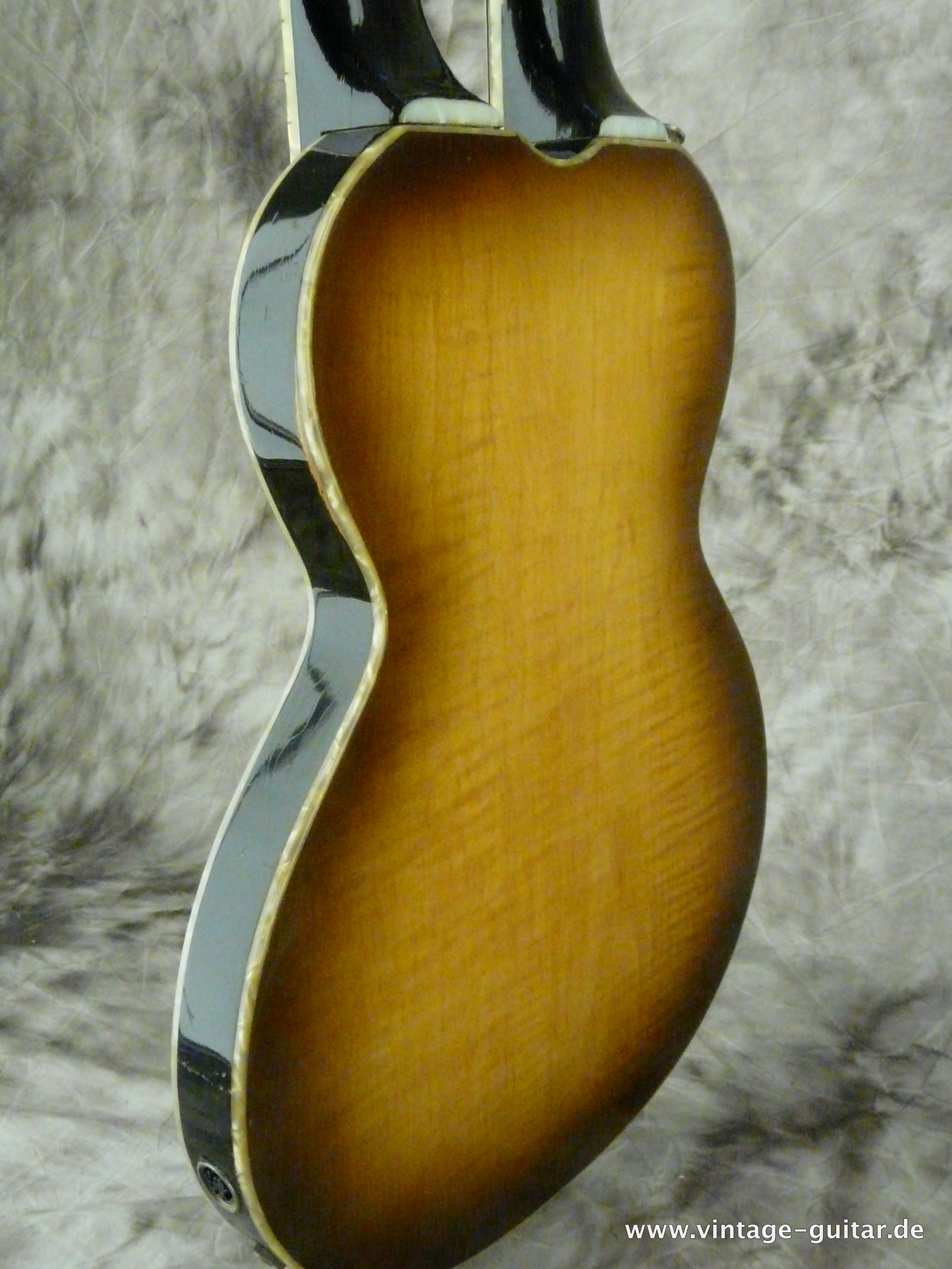 Hofner-Double-Neck-Guitar-and-Bass-Model-191-013.JPG
