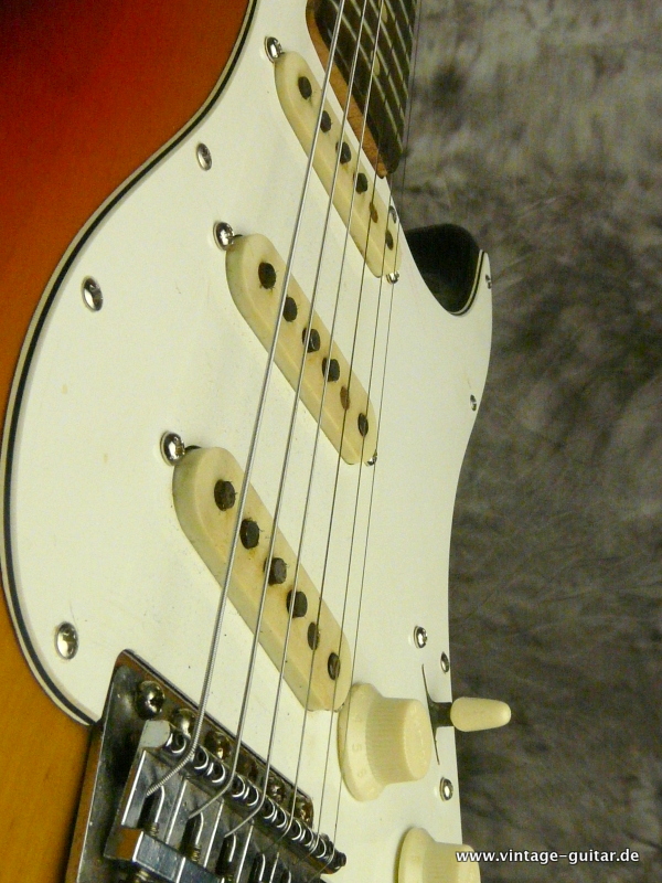 Fender_Stratocaster-1974-sunburst-rosewood-010.JPG