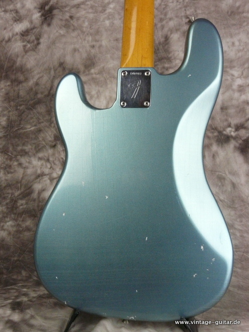 Fender_Precision_Ice-Blue-Metallic-1966-005.JPG