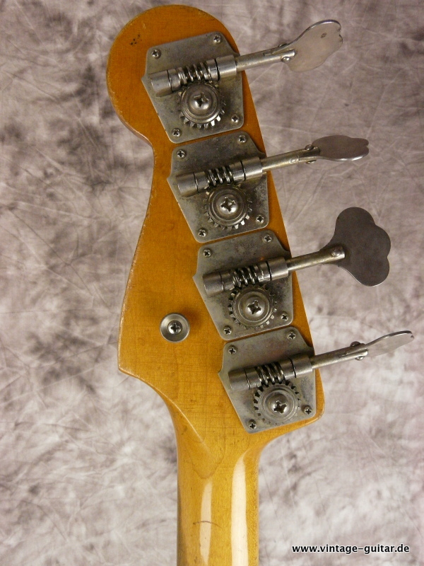 Fender_Precision_Ice-Blue-Metallic-1966-008.JPG