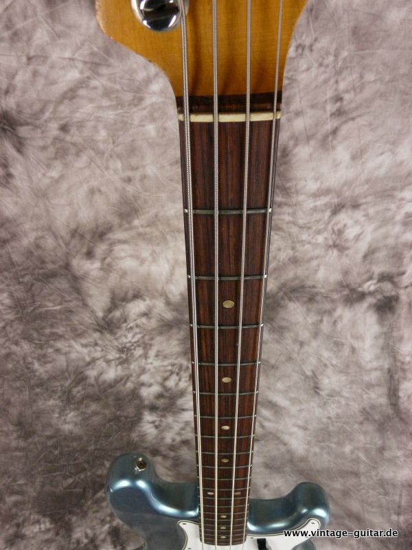 Fender_Precision_Ice-Blue-Metallic-1966-009.JPG
