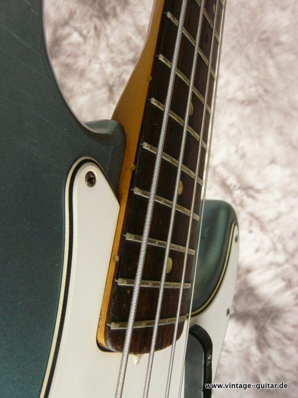 Fender_Precision_Ice-Blue-Metallic-1966-012.JPG