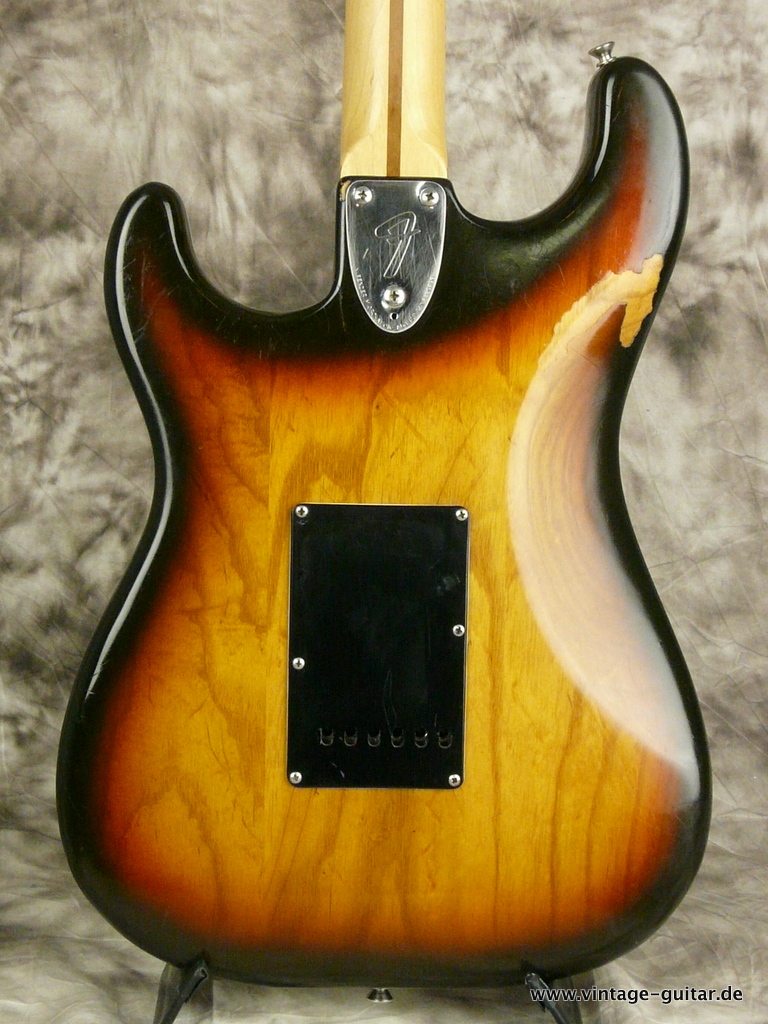 Fender-Stratocaster-1980_sunburst_bleached-005.JPG
