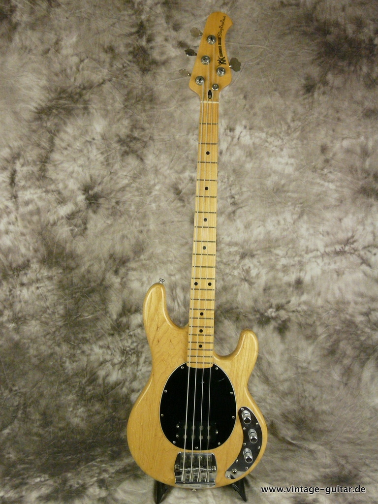 Musicman-Stingray-natural-1982-001.JPG