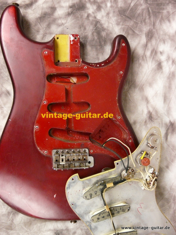 Fender-Stratocaster_1965-candy-apple-red-021.JPG