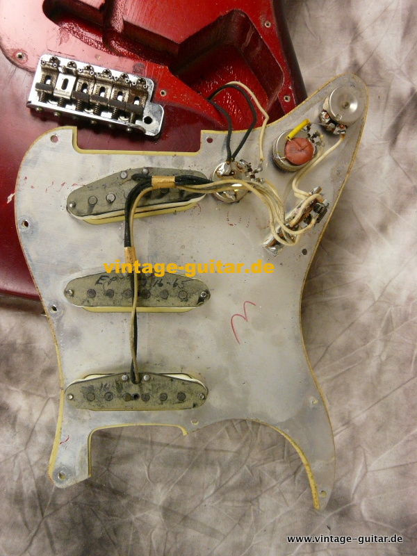 Fender-Stratocaster_1965-candy-apple-red-022.JPG