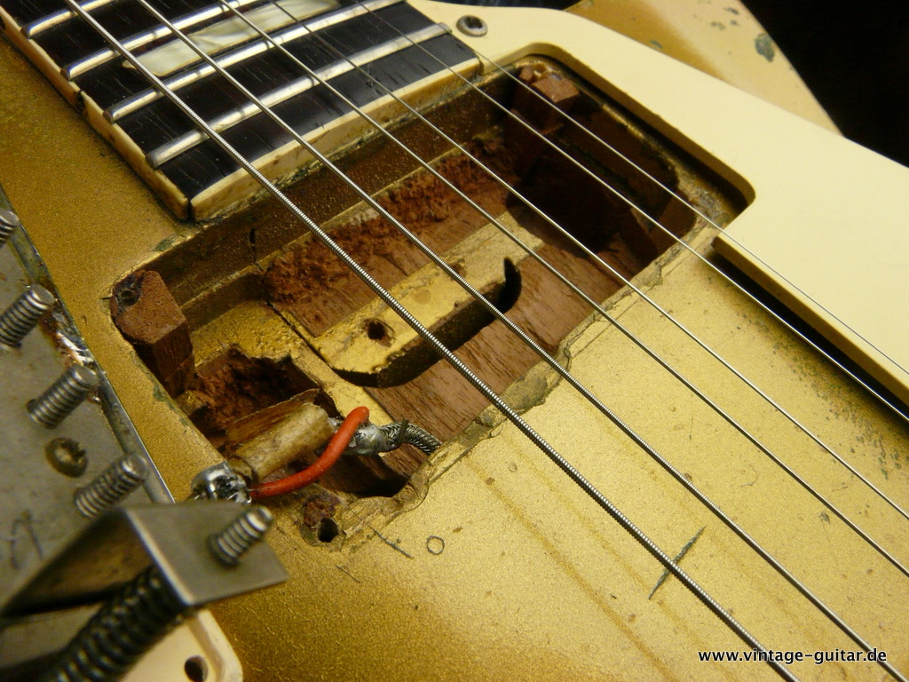 Gibson_Les-Paul_Goldtop-converted_humbucker-stoptail-piece-035.JPG