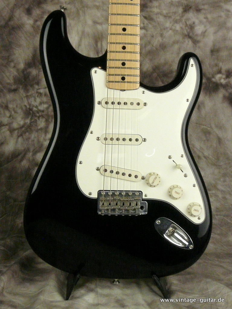 Fender_Stratocaster-2014-Richie-Blackmoore-Custom-Shop-Tribute-002.JPG