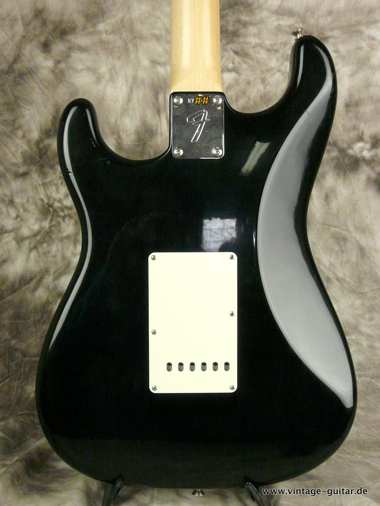 Fender_Stratocaster-2014-Richie-Blackmoore-Custom-Shop-Tribute-005.JPG