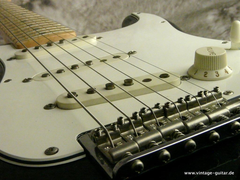 Fender_Stratocaster-2014-Richie-Blackmoore-Custom-Shop-Tribute-008.JPG