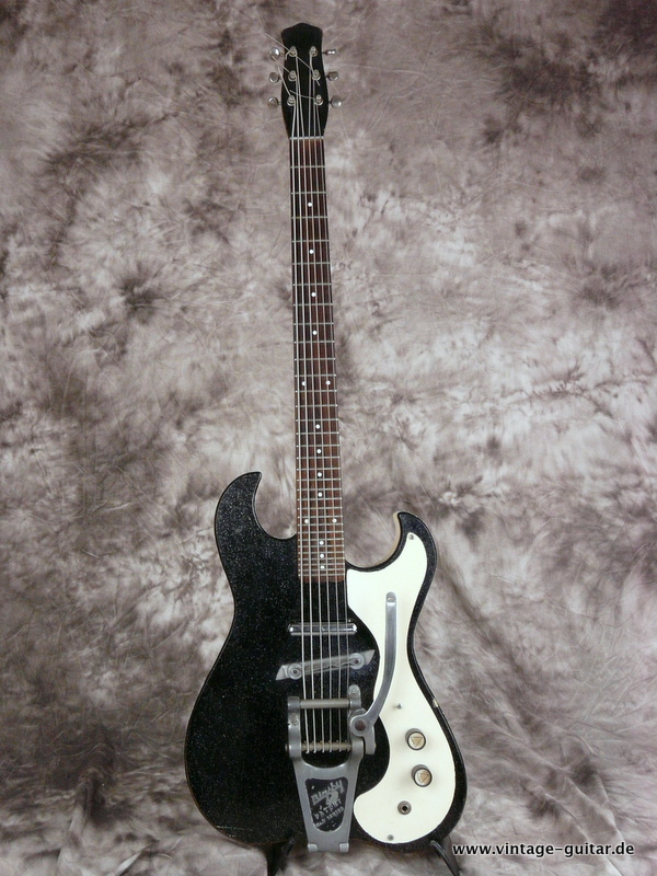 Danelectro-32-frets-guitar-1960s-001.JPG