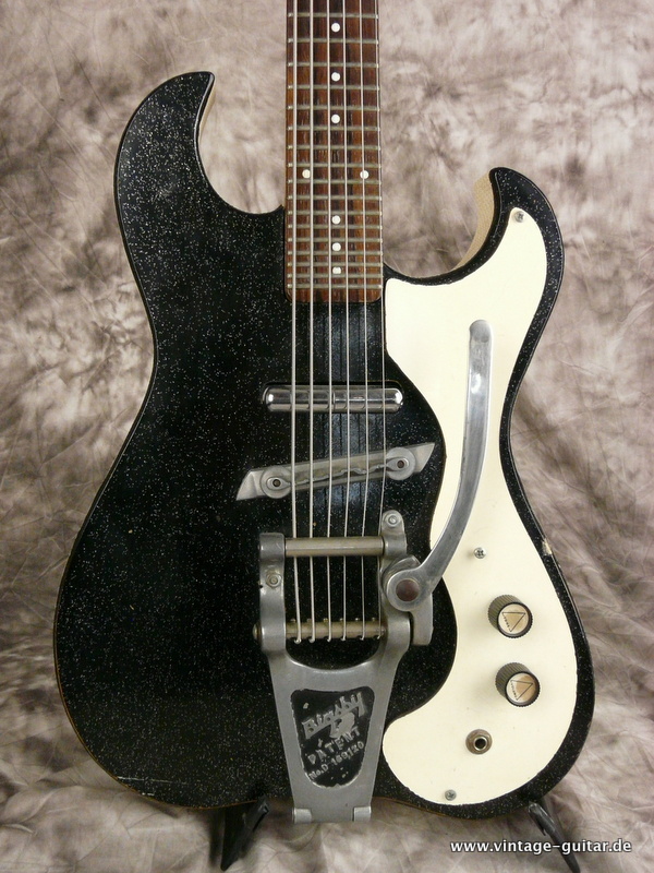 Danelectro-32-frets-guitar-1960s-002.JPG