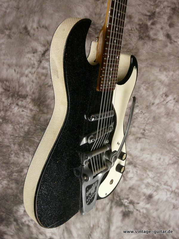 Danelectro-32-frets-guitar-1960s-003.JPG