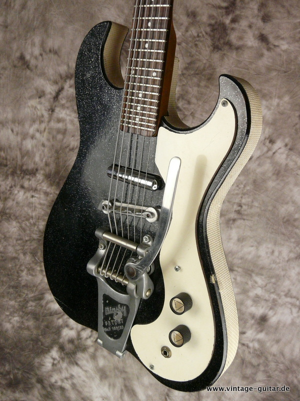 Danelectro-32-frets-guitar-1960s-004.JPG