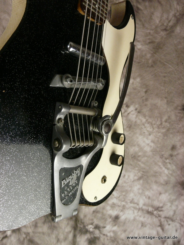 Danelectro-32-frets-guitar-1960s-011.JPG