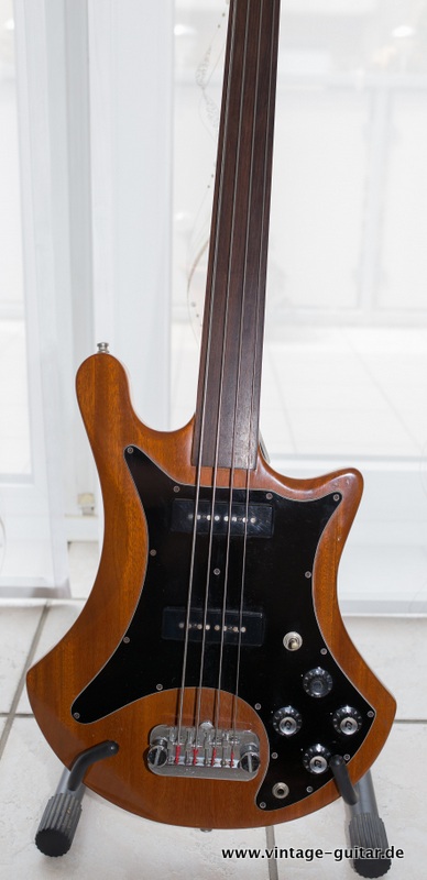 Guild-Bass-B-302-F-1980-fretless-002.jpg