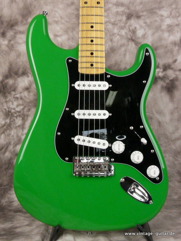 Fender-Stratocaster-Borrussia-custom-made-002.JPG