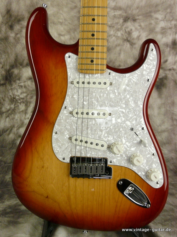 Fender-Stratocaster-US-Standard-sienna-burst-2000-002.JPG