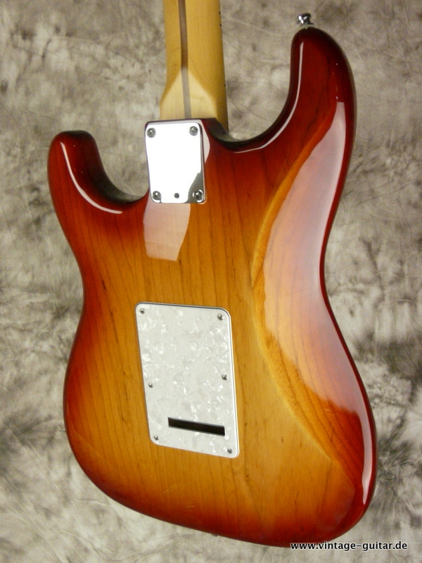 Fender-Stratocaster-US-Standard-sienna-burst-2000-006.JPG