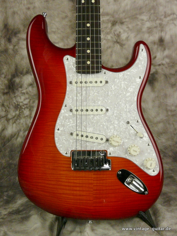 Fender_Stratocaster-US-Standard-cherry-sunburst-2002-002.JPG