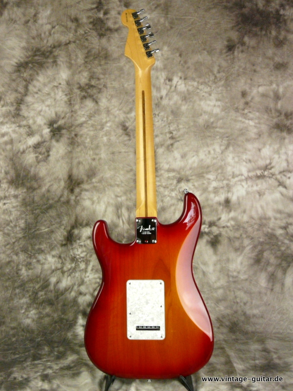 Fender_Stratocaster-US-Standard-cherry-sunburst-2002-003.JPG