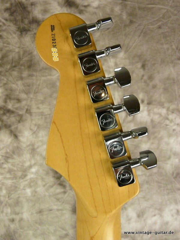 Fender_Stratocaster-US-Standard-cherry-sunburst-2002-010.JPG