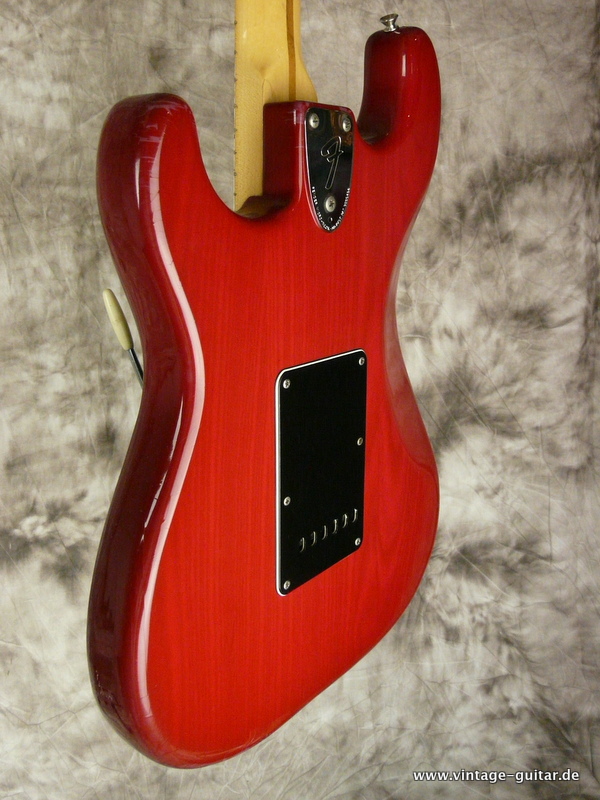 Fender-Stratocaster-1980-winered-012.JPG