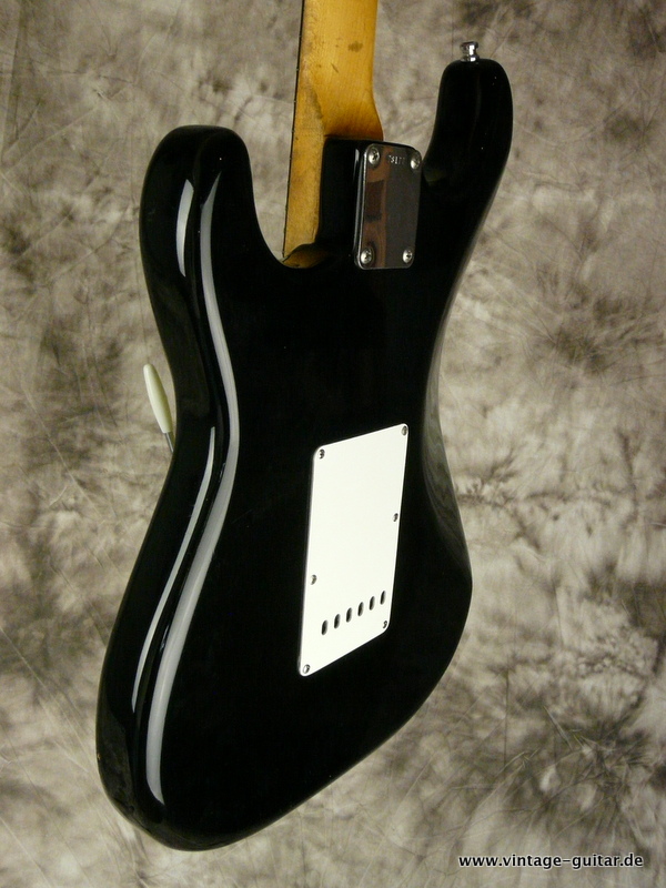 Fender-Stratocaster-1962-black-refinish-009.JPG