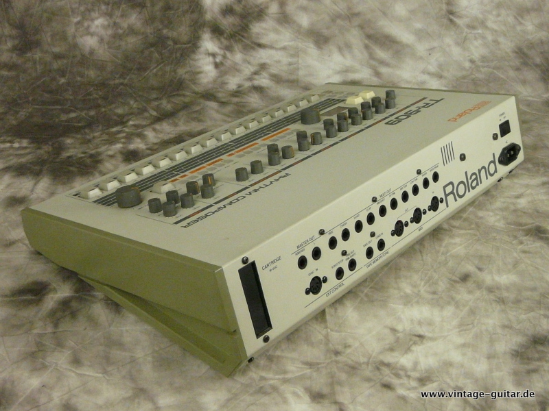 Roland-TR-909-original-1984-006.JPG