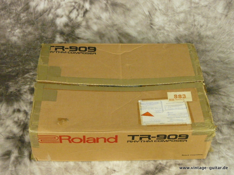 Roland-TR-909-original-1984-008.JPG