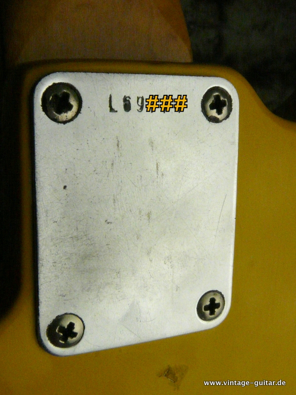 Fender_Mustang-1965-yellow-010.JPG