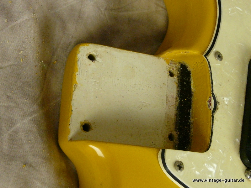 Fender_Mustang-1965-yellow-012.JPG