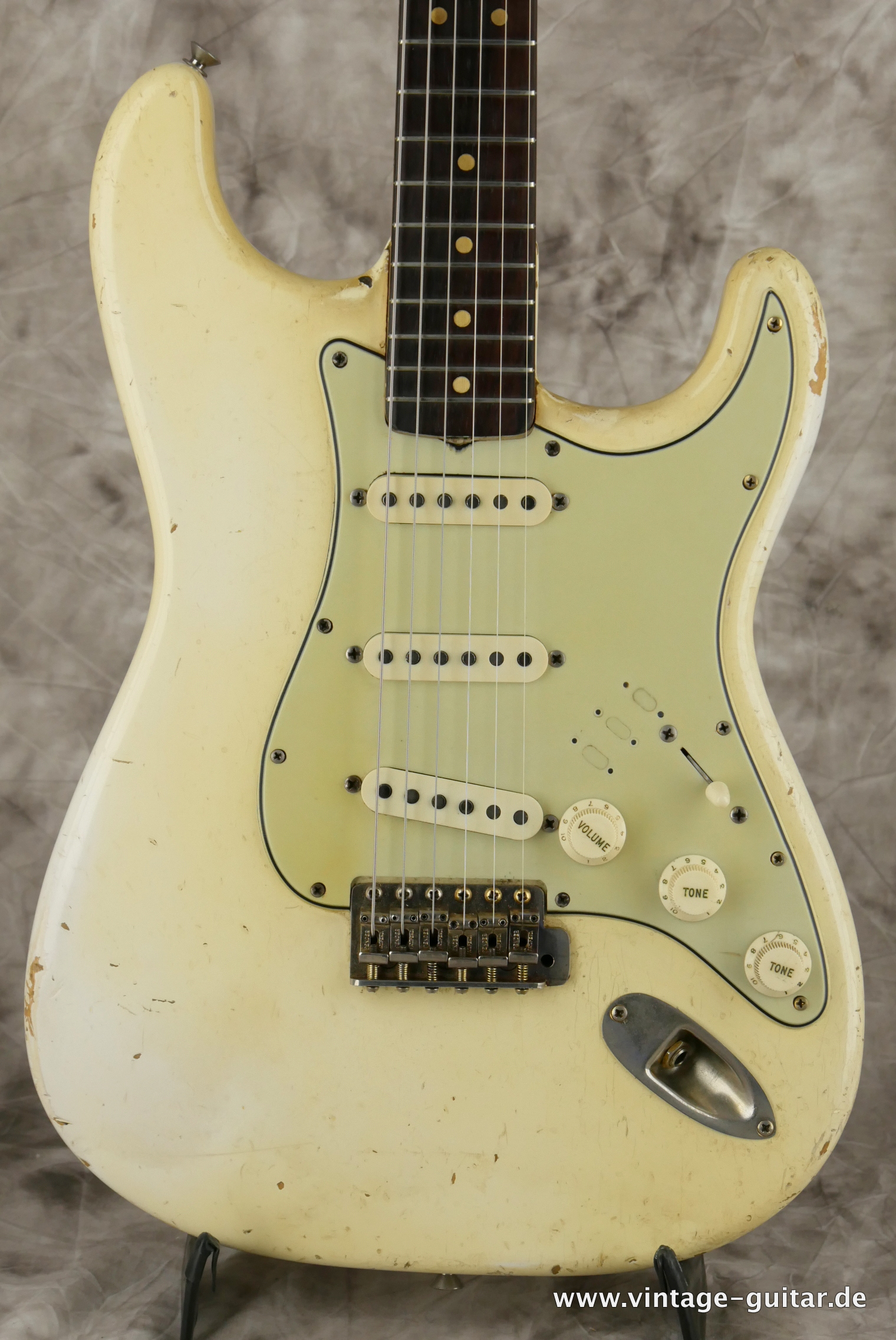A-Fender-Stratocaster-1964-olympic-white-002.JPG