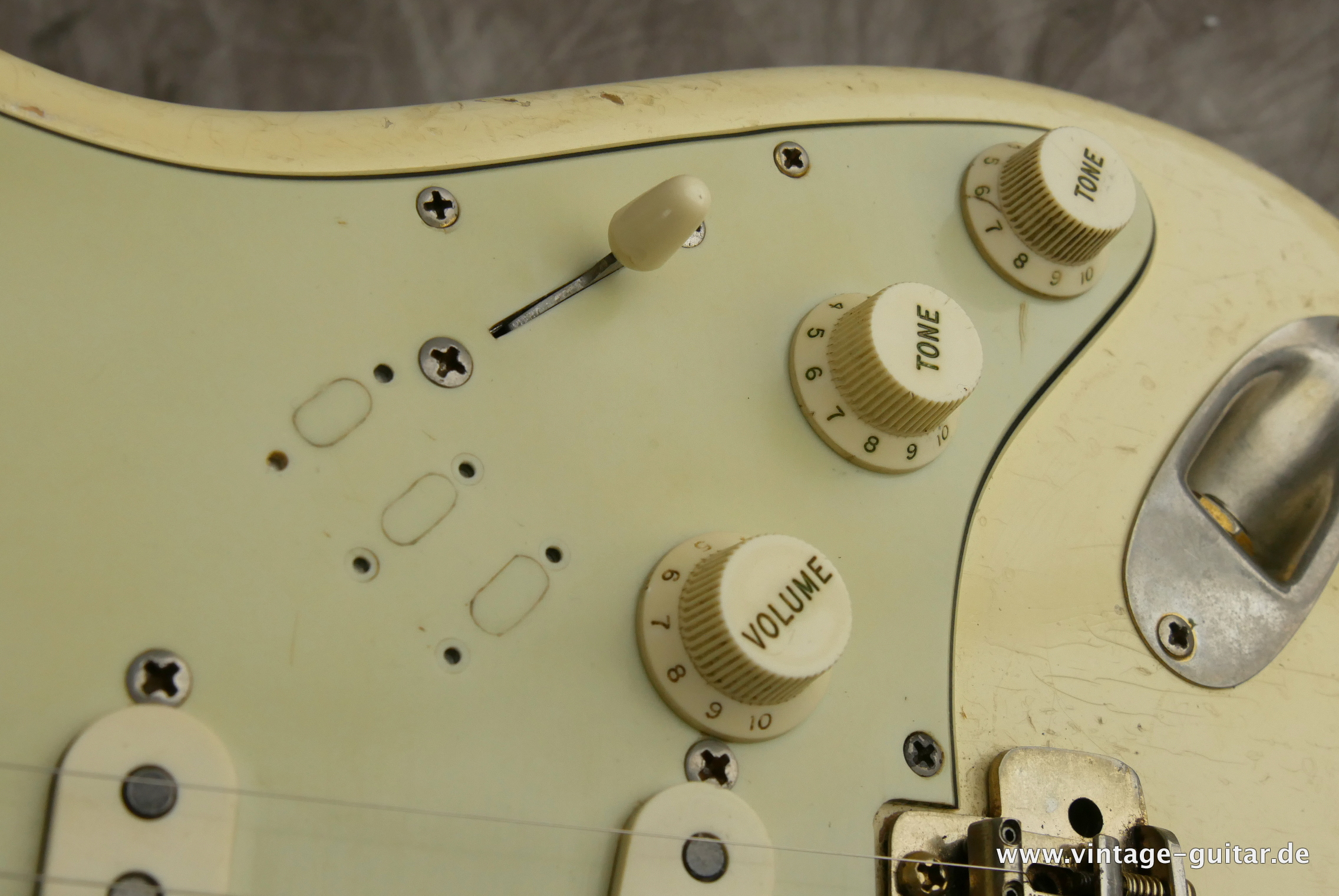 A-Fender-Stratocaster-1964-olympic-white-004.JPG