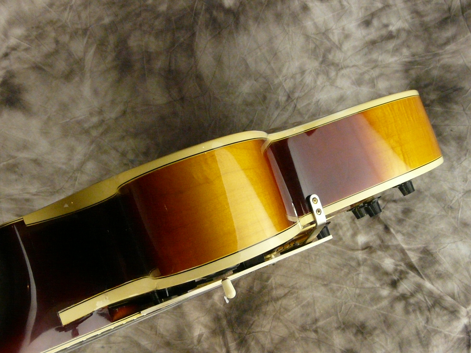 XX-Gibson-Super-400-sunburst-001.JPG