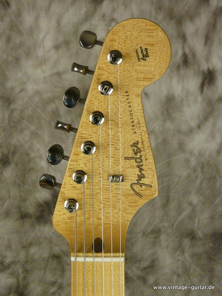 Fender_Stratocaster-2008-fiesta_red-003.JPG