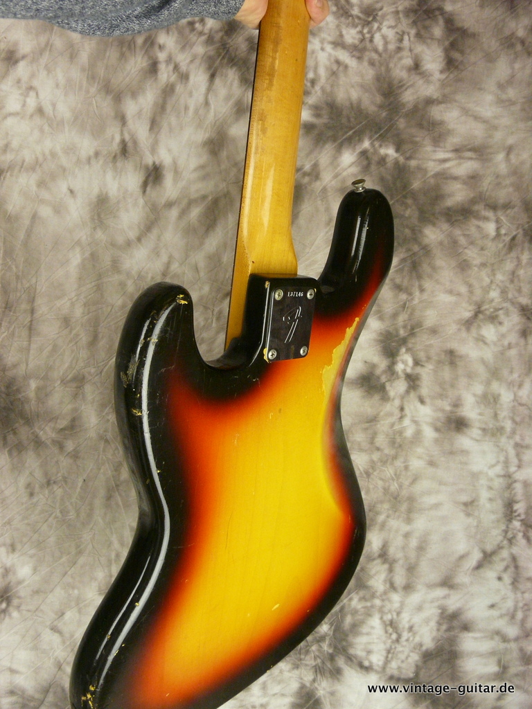 Fender-Jazz-Bass-sunburst-1966-all-original-017.JPG