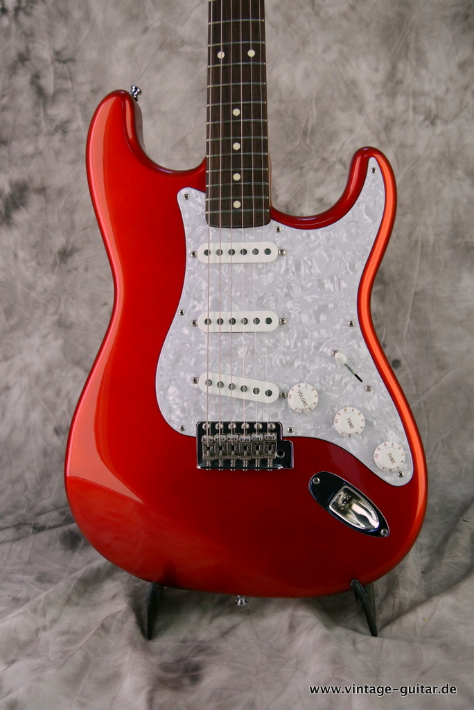 Fender-Stratocaster-MIJ-Japan-1962-Reissue-sparklin-red-001g-red-002.JPG